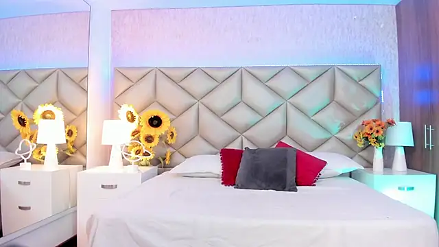 Charlotte hall  online show from 11-07-25, 05:45