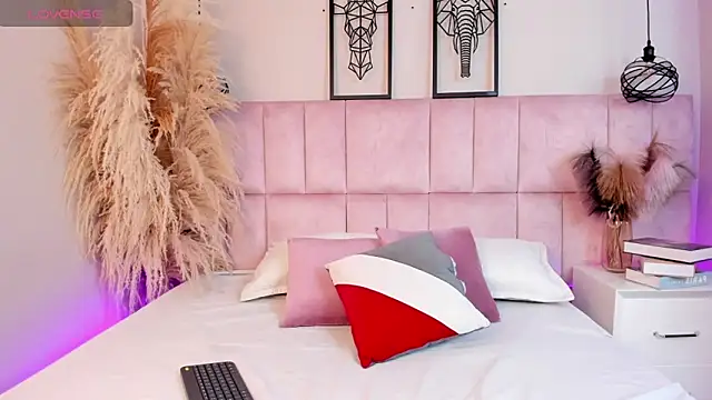 Charlotte hall  online show from 12-23-25, 03:50