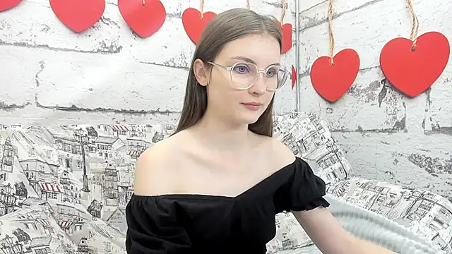 Snapshot of Shyly_Lisa chatting on 10-18-25, 02:02 Shyly Lisa online show from 10-18-25, 02:02