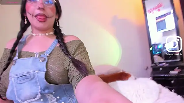 tellmemaddie online show from 10-28-25, 03:33