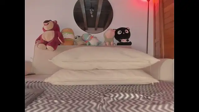 Emily Just online show from 04-12-26, 08:45