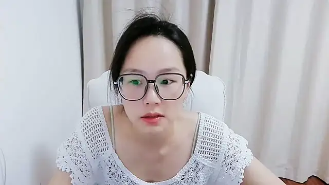 Snapshot of guai00 chatting on 06-10-26, 01:56 guai00 online show from 06-10-26, 01:56