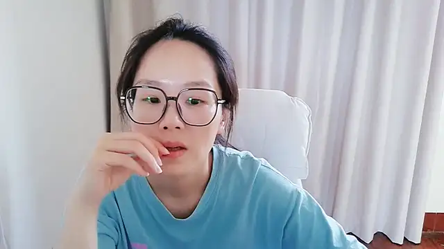 Snapshot of guai00 chatting on 06-12-26, 05:49 guai00 online show from 06-12-26, 05:49