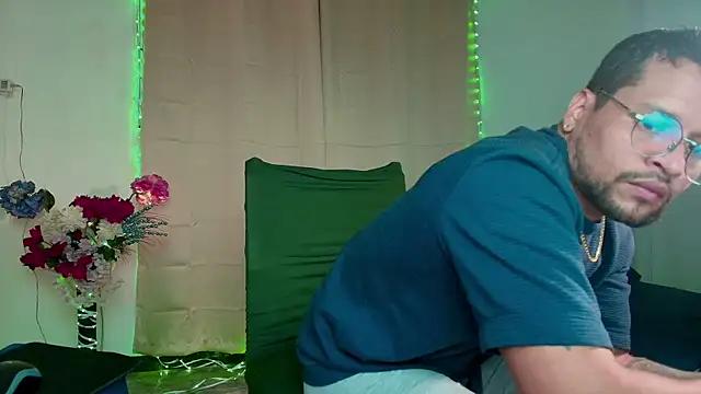 LucasGaeel online show from 10-11-25, 04:46