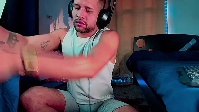 LucasGaeel online show from 10-24-25, 04:50