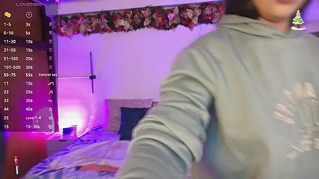 Snapshot of kloe28 chatting on 12-19-25, 11:34 kloe28 online show from 12-19-25, 11:34