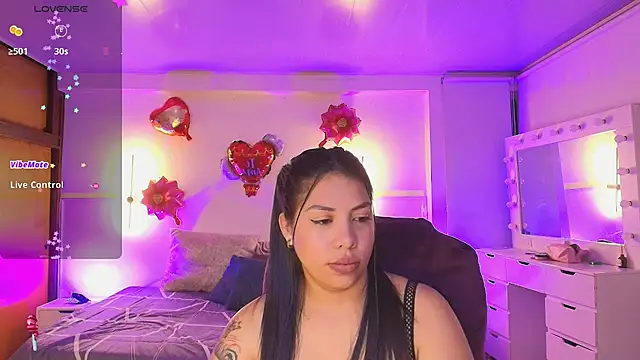 Snapshot of kloe28 chatting on 02-15-26, 04:02 kloe28 online show from 02-15-26, 04:02