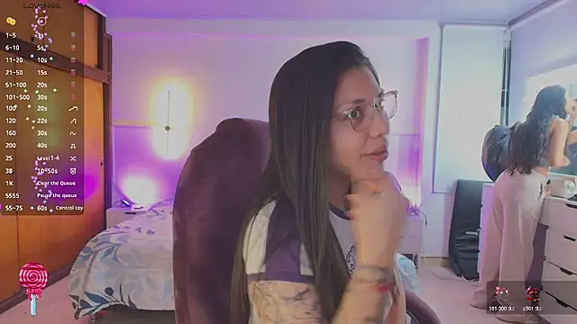 Snapshot of kloe28 chatting on 07-22-26, 03:52 kloe28 online show from 07-22-26, 03:52