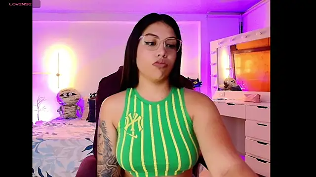 Snapshot of kloe28 chatting on 11-04-25, 04:05 kloe28 online show from 11-04-25, 04:05