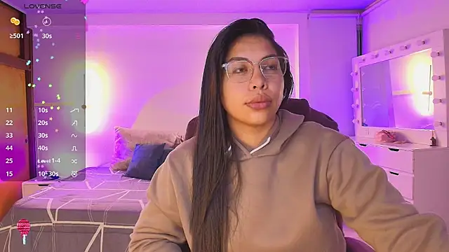 Snapshot of kloe28 chatting on 02-14-26, 03:51 kloe28 online show from 02-14-26, 03:51