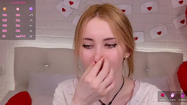 Snapshot of LiraKink chatting on 02-13-26, 04:45 LiraKink online show from 02-13-26, 04:45