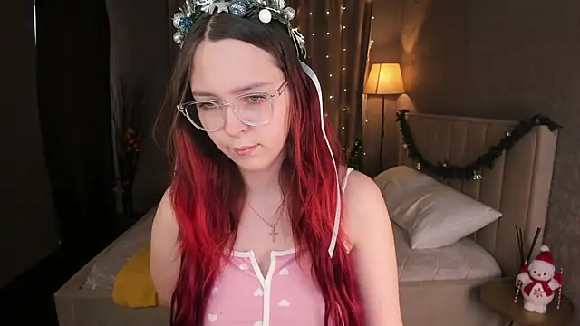 Monica  Queen online show from 12-21-25, 05:31