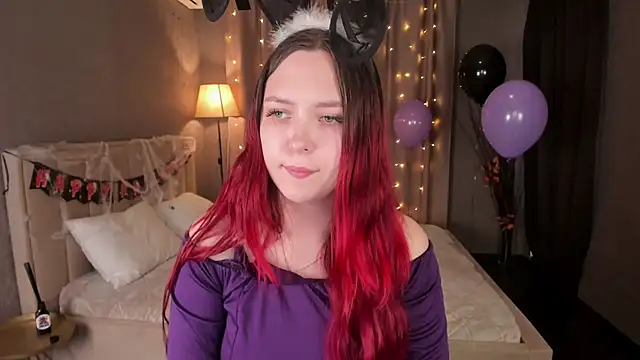 Monica  Queen online show from 10-26-25, 05:30