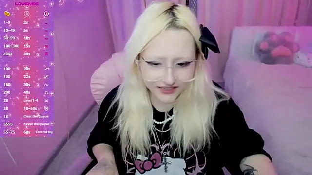 JuliaSharkk online show from 11-20-25, 09:47