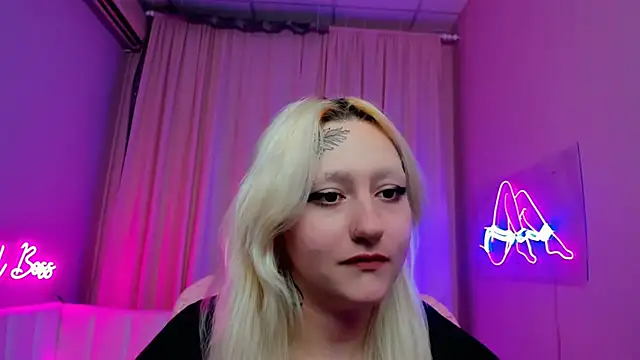 JuliaSharkk online show from 09-30-25, 01:55