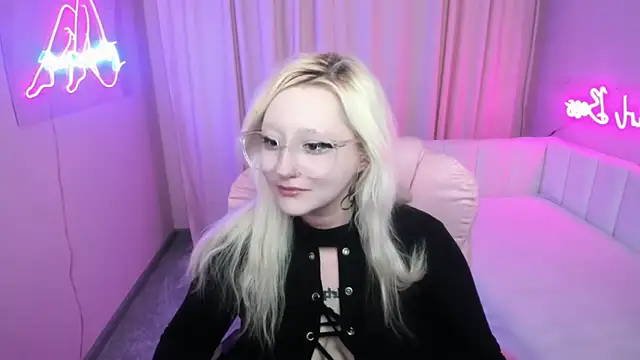 JuliaSharkk online show from 10-09-25, 08:09