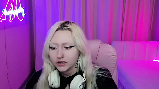 JuliaSharkk online show from 10-01-25, 08:57