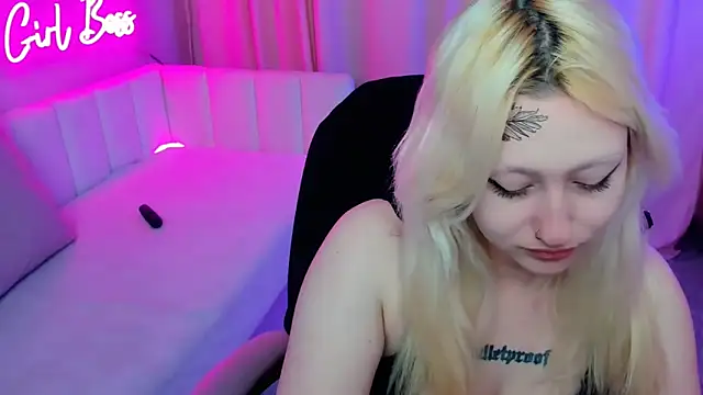 JuliaSharkk online show from 09-29-25, 01:50