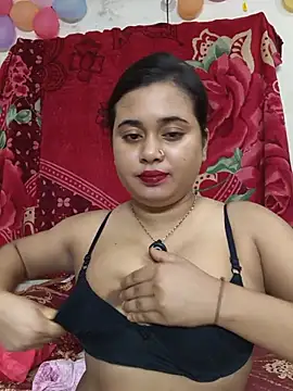 Snapshot of Love_Queen11 chatting on 05-18-26, 05:51 Love Queen11 online show from 05-18-26, 05:51