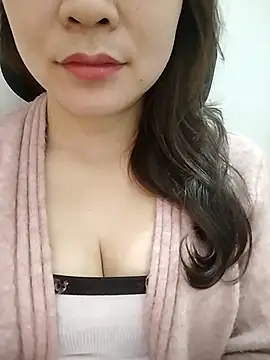 Snapshot of Girl_Shy2000 chatting on 02-07-26, 02:30 Girl Shy2000 online show from 02-07-26, 02:30