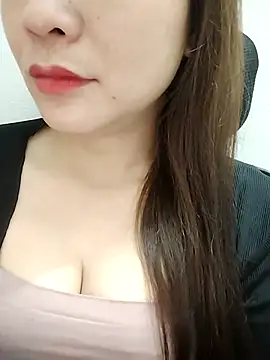 Snapshot of Girl_Shy2000 chatting on 12-17-25, 05:18 Girl Shy2000 online show from 12-17-25, 05:18