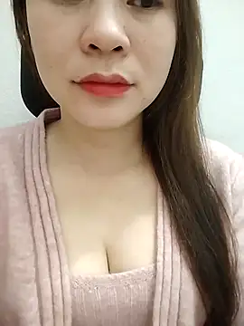 Snapshot of Girl_Shy2000 chatting on 12-21-25, 10:28 Girl Shy2000 online show from 12-21-25, 10:28