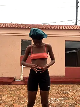 Caramel102004 online show from 12-19-25, 08:49