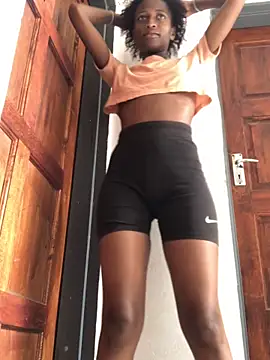 Snapshot of Caramel102004 chatting on 04-09-26, 09:37 Caramel102004 online show from 04-09-26, 09:37