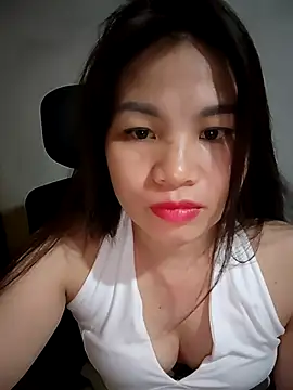 Snapshot of Meoweo_23 chatting on 10-13-25, 12:18 Meoweo 23 online show from 10-13-25, 12:18