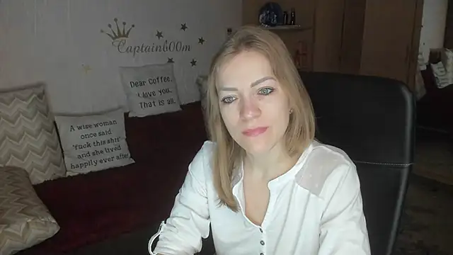 Snapshot of Tiffany_Bates chatting on 10-30-25, 03:38 Tiffany Bates online show from 10-30-25, 03:38