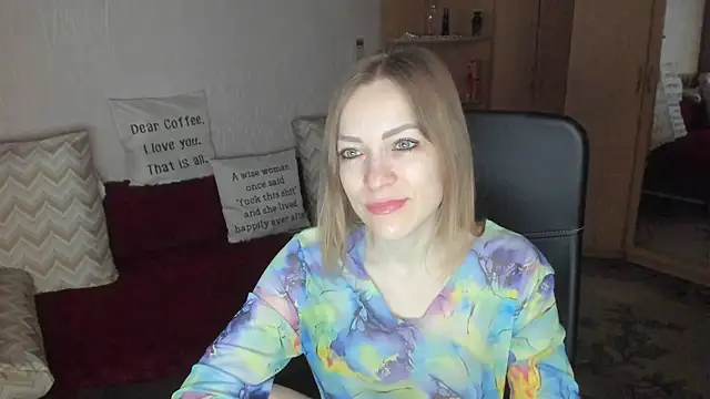 Tiffany Bates online show from 03-10-26, 03:43