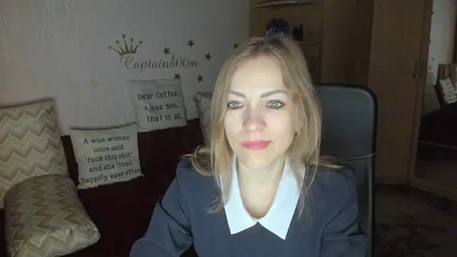 Snapshot of Tiffany_Bates chatting on 10-12-25, 03:19 Tiffany Bates online show from 10-12-25, 03:19