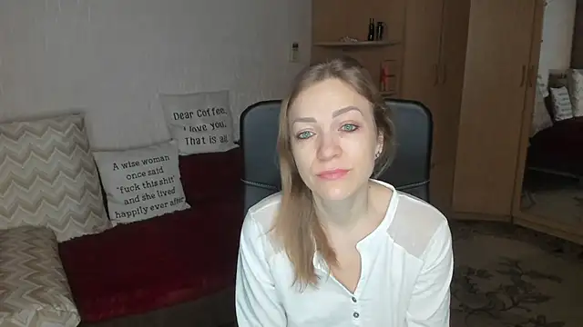 Snapshot of Tiffany_Bates chatting on 12-23-25, 05:07 Tiffany Bates online show from 12-23-25, 05:07