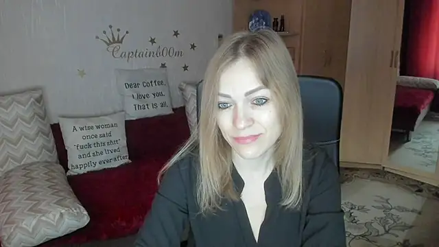 Snapshot of Tiffany_Bates chatting on 10-11-25, 04:02 Tiffany Bates online show from 10-11-25, 04:02