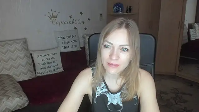 Snapshot of Tiffany_Bates chatting on 11-18-25, 03:32 Tiffany Bates online show from 11-18-25, 03:32