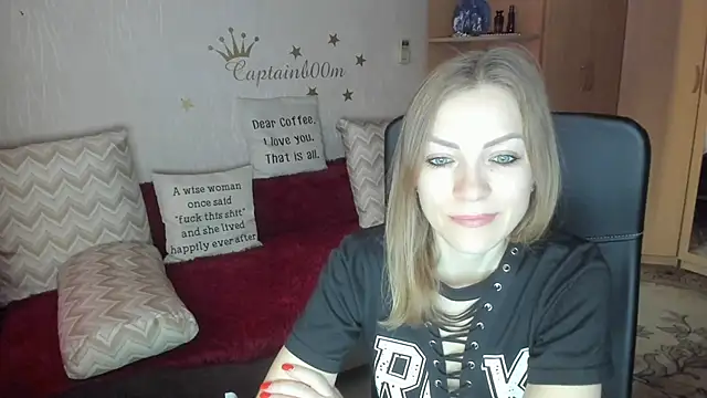 Snapshot of Tiffany_Bates chatting on 10-08-25, 03:30 Tiffany Bates online show from 10-08-25, 03:30