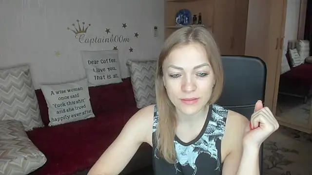 Snapshot of Tiffany_Bates chatting on 10-02-25, 03:21 Tiffany Bates online show from 10-02-25, 03:21