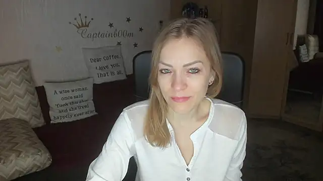 Snapshot of Tiffany_Bates chatting on 10-24-25, 03:16 Tiffany Bates online show from 10-24-25, 03:16