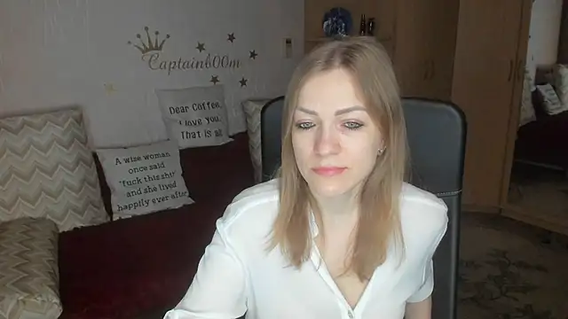 Snapshot of Tiffany_Bates chatting on 12-15-25, 03:34 Tiffany Bates online show from 12-15-25, 03:34