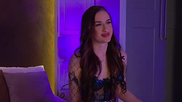 Luna Olsen online show from 11-21-25, 06:51