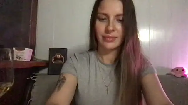Snapshot of Ceryanna chatting on 10-28-25, 12:22 Ceryanna online show from 10-28-25, 12:22