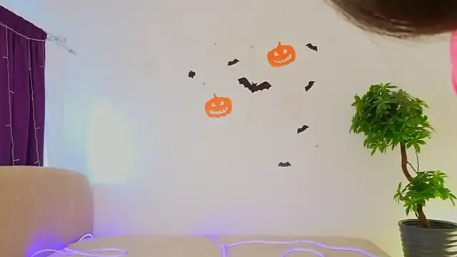 MilaYumi online show from 11-16-25, 05:34