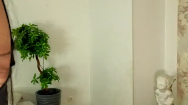 MilaYumi online show from 11-28-25, 07:41