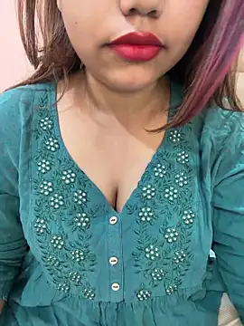 Snapshot of Miss_Rose__ chatting on 05-21-26, 05:27 Miss Rose online show from 05-21-26, 05:27