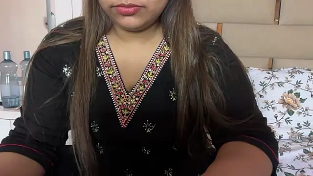 Snapshot of Miss_Rose__ chatting on 06-22-26, 06:27 Miss Rose online show from 06-22-26, 06:27
