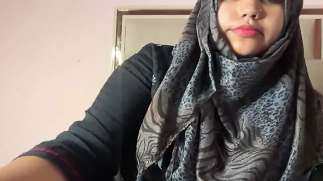 Snapshot of Miss_Rose__ chatting on 06-18-26, 09:14 Miss Rose online show from 06-18-26, 09:14