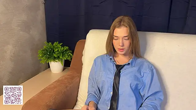 Snapshot of LilianLee chatting on 10-07-25, 05:03 LilianLee online show from 10-07-25, 05:03