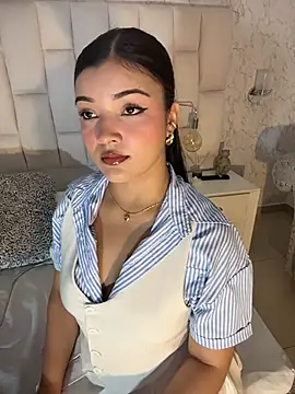 EmmaBlossom online show from 04-17-26, 07:49