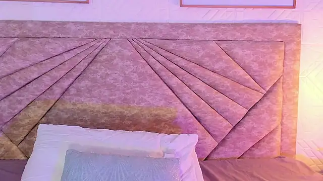 EmmaBlossom online show from 02-11-26, 01:22