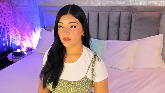 EmmaBlossom online show from 11-17-25, 07:29